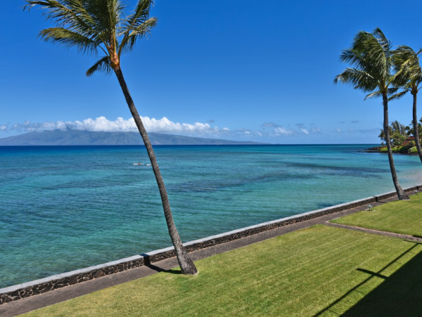 Luxury Oceanfront Condo in West Maui - Stunning Views & Amenities